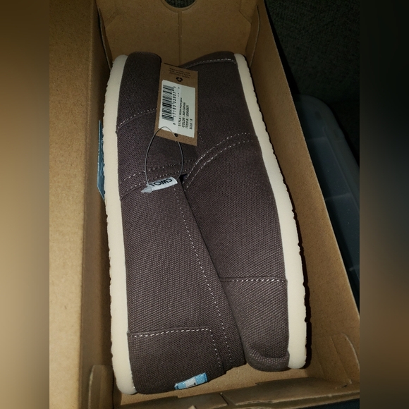 TOMS Canvas size 8 NWT - Picture 1 of 7